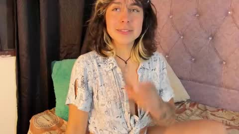 Snapshot of riley_colors chatting on February 4, 2025, 2:28 am Riley online show from February 4, 2025, 2:28 am