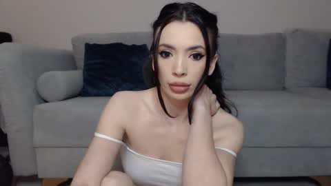 RileyEve online show from December 18, 2025, 4:40 am