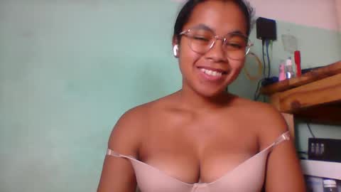 rinah856024 online show from May 8, 2026, 6:13 pm
