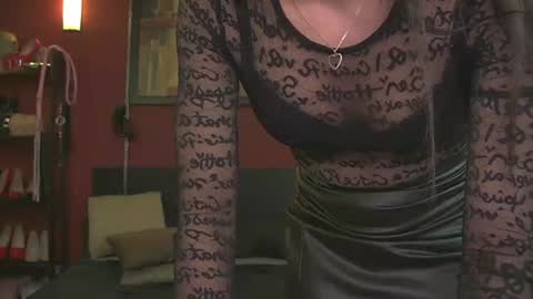 rinathequeen online show from February 3, 2025, 12:57 pm