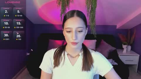 Emilia online show from September 18, 2025, 2:52 pm