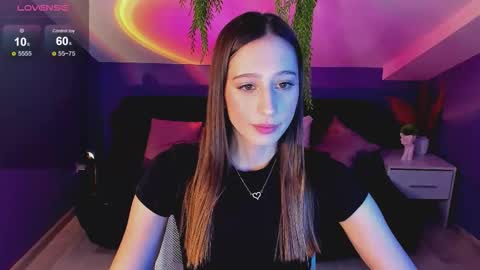 Emilia online show from September 19, 2025, 3:34 pm
