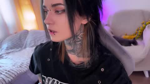   DianaBrite            fansl y online show from March 4, 2026, 12:22 pm