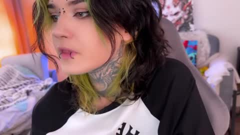   DianaBrite            fansl y online show from April 19, 2026, 1:54 pm