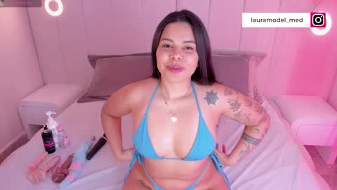 Riri Candy online show from November 19, 2025, 4:01 am