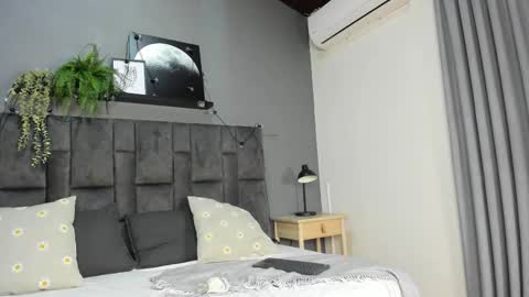 RIRI  online show from October 19, 2025, 11:44 am