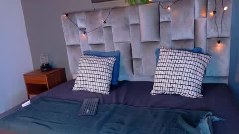 RIRI  online show from November 21, 2025, 8:07 pm