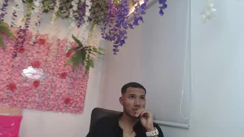 Snapshot of risitos_de_oro_ chatting on September 30, 2025, 12:37 am Risitos De Oro online show from September 30, 2025, 12:37 am