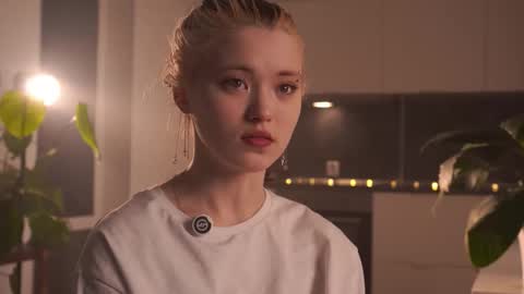 Snapshot of rivagosnell chatting on February 19, 2026, 4:25 pm Akemi online show from February 19, 2026, 4:25 pm