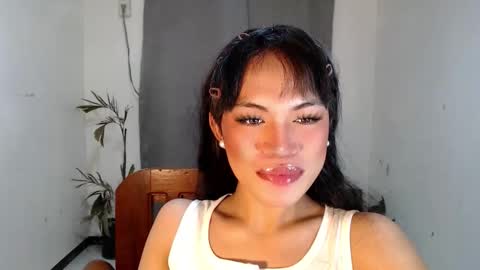 rivaxox1 online show from May 3, 2026, 3:12 am