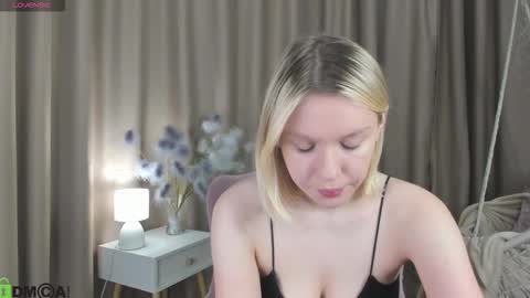 river_stoynee online show from October 18, 2025, 5:03 pm