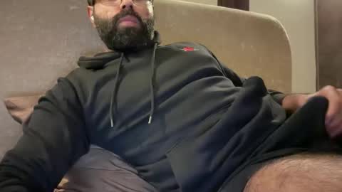 roamexotic00 online show from November 28, 2025, 10:01 pm