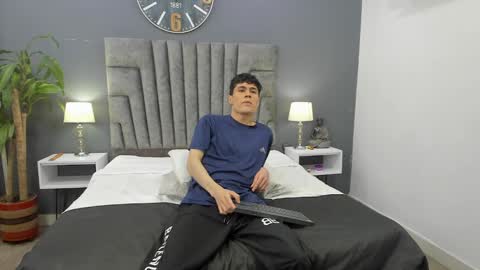 Roan Birkin online show from February 4, 2025, 7:33 pm