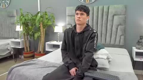 Roan Birkin online show from February 6, 2025, 10:21 pm