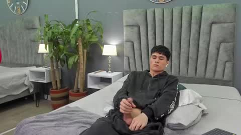 Roan Birkin online show from February 7, 2025, 1:25 am