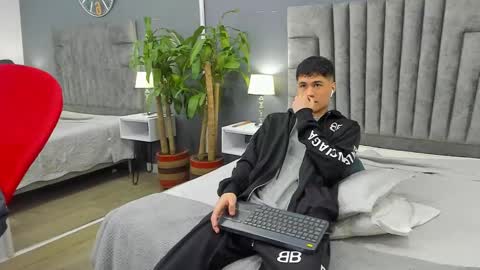 Roan Birkin online show from February 8, 2025, 7:16 pm