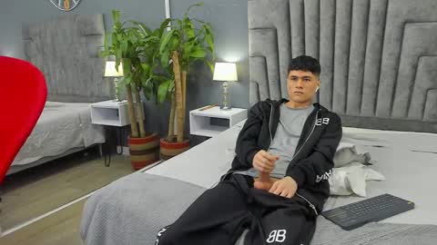 Roan Birkin online show from February 8, 2025, 10:19 pm