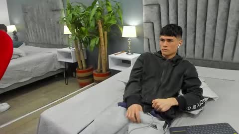 Roan Birkin online show from February 9, 2025, 10:21 pm