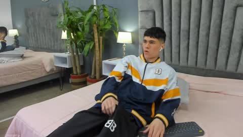 Roan Birkin online show from February 10, 2025, 7:38 pm