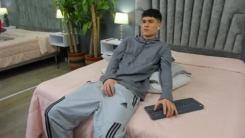 Roan Birkin online show from February 11, 2025, 7:38 pm