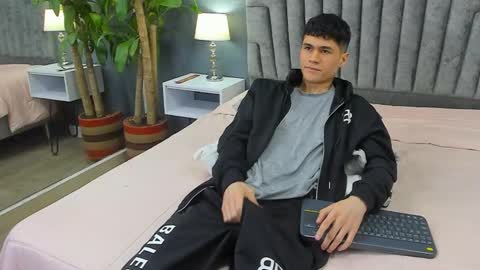 Roan Birkin online show from February 12, 2025, 10:26 pm