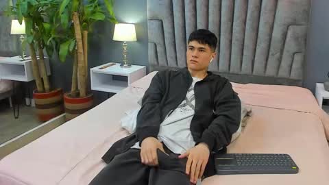 Roan Birkin online show from February 13, 2025, 10:33 pm