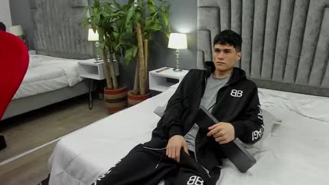 Roan Birkin online show from February 16, 2025, 10:43 pm