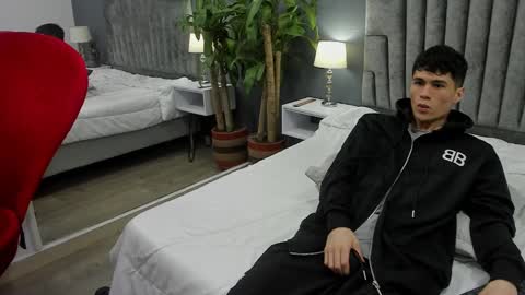 Roan Birkin online show from February 17, 2025, 1:47 am