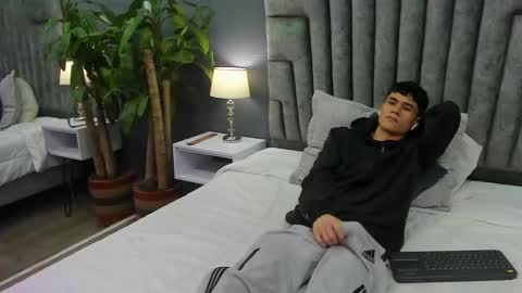 Roan Birkin online show from February 17, 2025, 7:31 pm