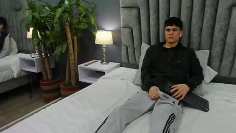 Roan Birkin online show from February 18, 2025, 1:43 am