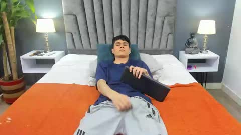 Roan Birkin online show from February 20, 2025, 11:43 pm