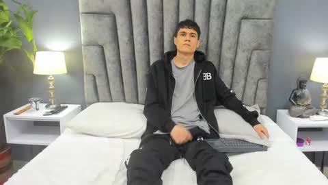 Roan Birkin online show from February 21, 2025, 8:38 pm