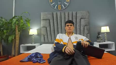 Roan Birkin online show from February 23, 2025, 1:46 am