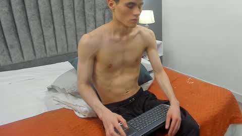 Roan Birkin online show from February 23, 2025, 10:31 pm