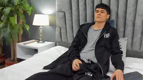 Roan Birkin online show from February 27, 2025, 2:10 am