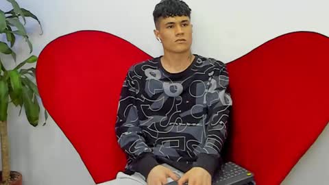 Roan Birkin online show from March 9, 2025, 7:26 pm