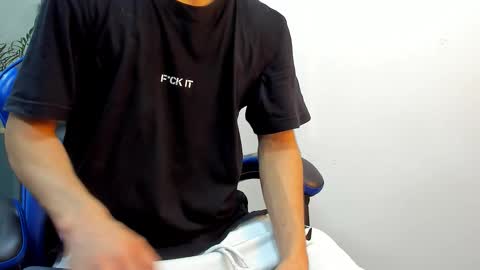 Roan Birkin online show from November 23, 2025, 7:13 pm