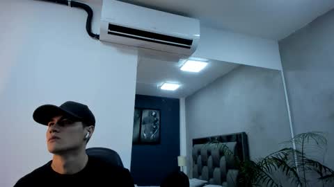 Roan Birkin online show from December 21, 2025, 7:43 pm