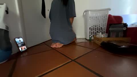 roarmance1 online show from November 24, 2025, 5:45 pm