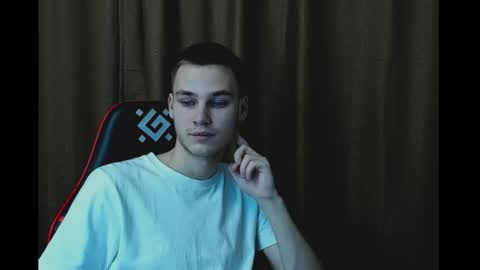 robert10211 online show from December 20, 2024, 7:07 pm