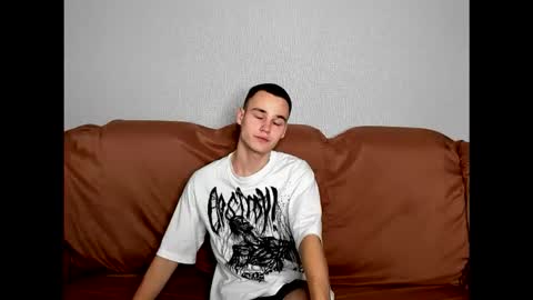 robert10211 online show from November 5, 2025, 4:56 am