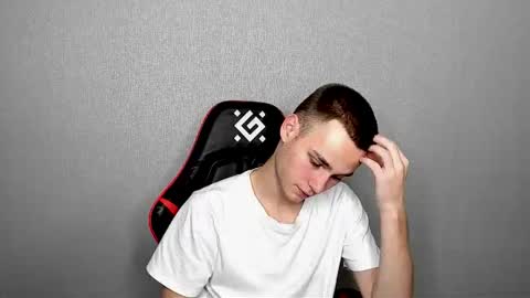 robert10211 online show from November 6, 2025, 3:24 pm