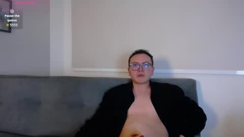 Snapshot of robert_honey chatting on October 2, 2025, 1:23 am Robert online show from October 2, 2025, 1:23 am