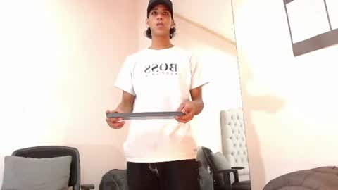 Snapshot of robert_kingg chatting on June 9, 2026, 7:47 pm robert_kingg online show from June 9, 2026, 7:47 pm