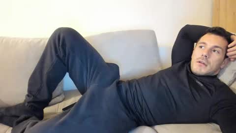 roberto4ever online show from November 4, 2025, 3:55 pm