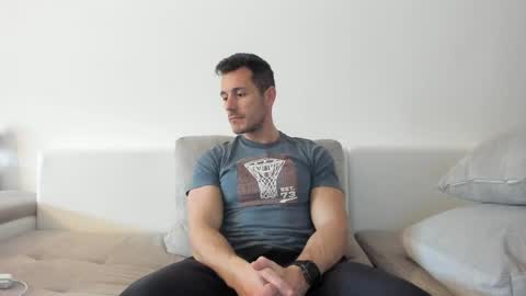 roberto4ever online show from April 7, 2026, 1:33 pm