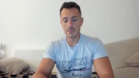 roberto4ever online show from July 8, 2026, 8:08 am