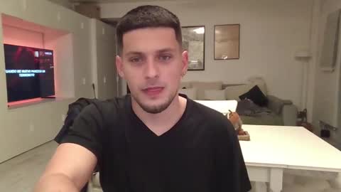 Roberto online show from November 2, 2025, 4:42 pm