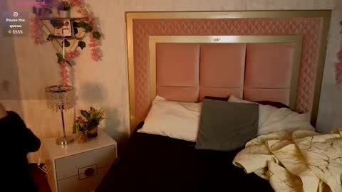 robin D online show from December 5, 2025, 12:03 pm