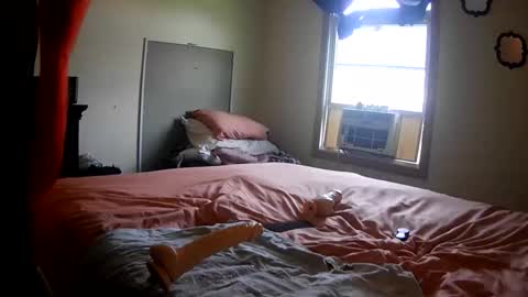 RobinHEAD online show from April 15, 2026, 3:41 pm